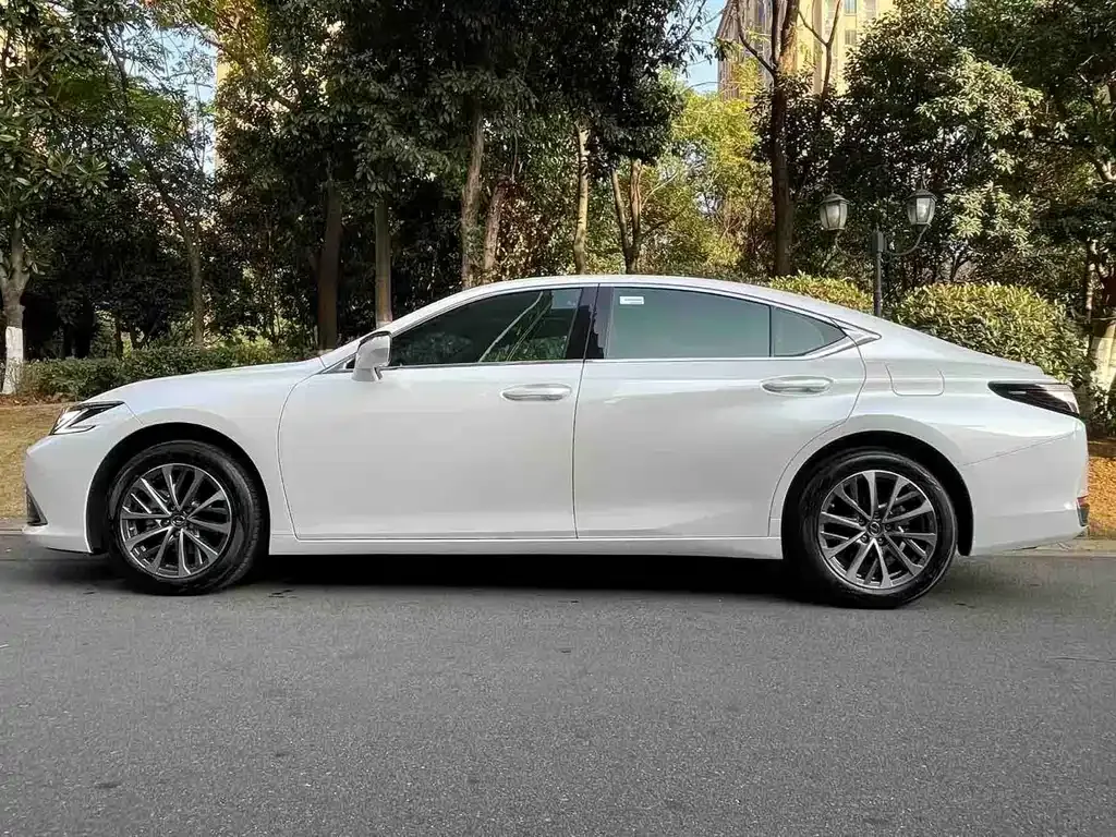 Lexus ES 2025 из CN, фото 9