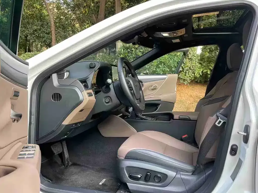Lexus ES 2025 из CN, фото 6