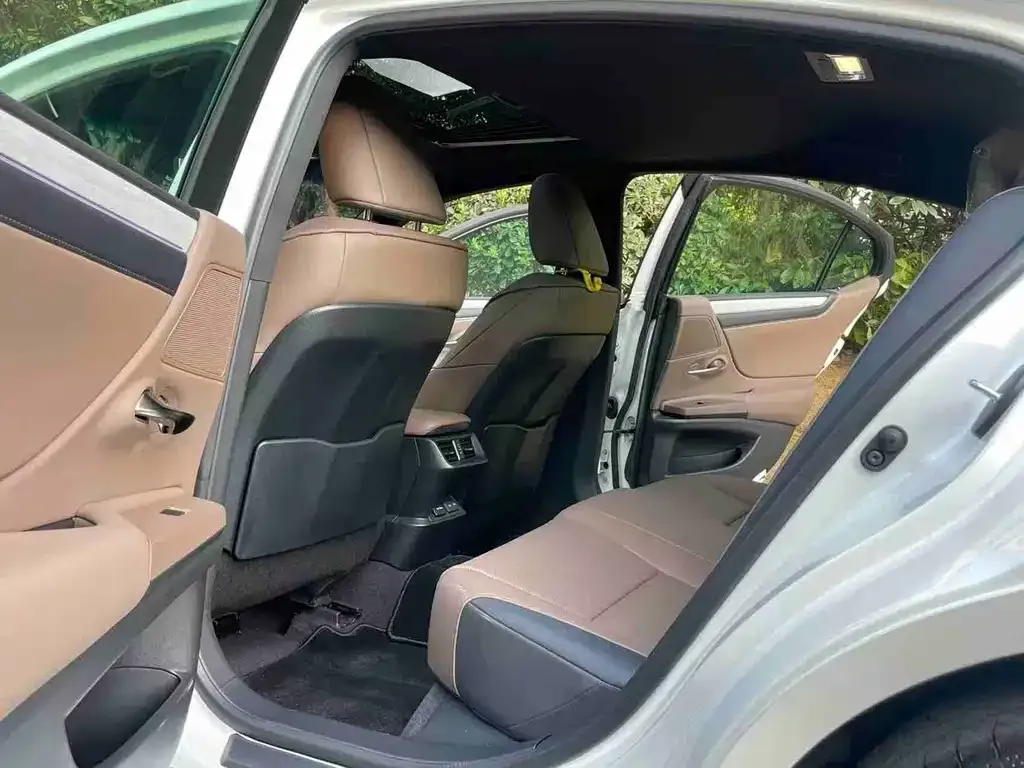 Lexus ES 2025 из CN, фото 5