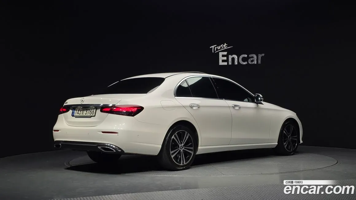 Mercedes-Benz E-Class — фото 4