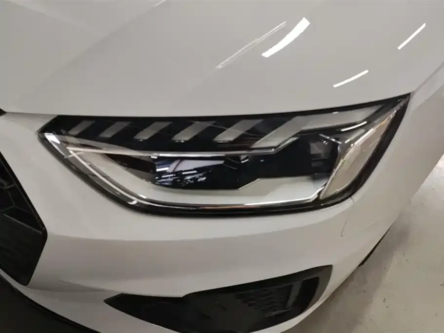 Audi A4L 2022 из CN, фото 2