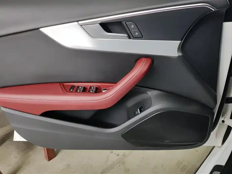 Audi A4L 2022 из CN, фото 8