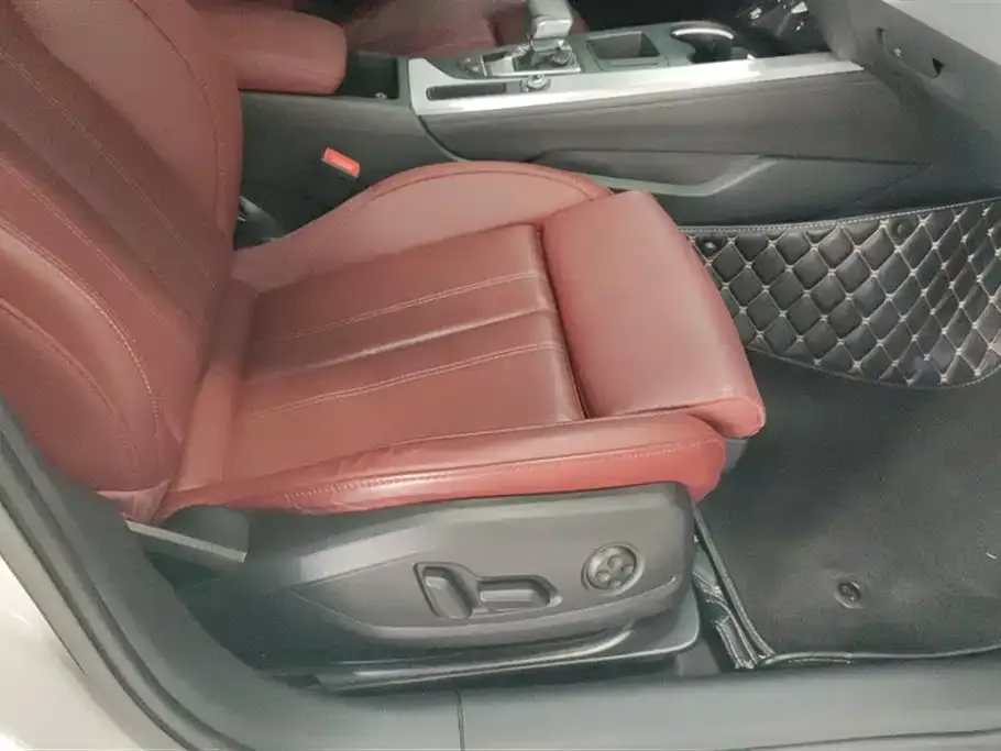 Audi A4L 2022 из CN, фото 5