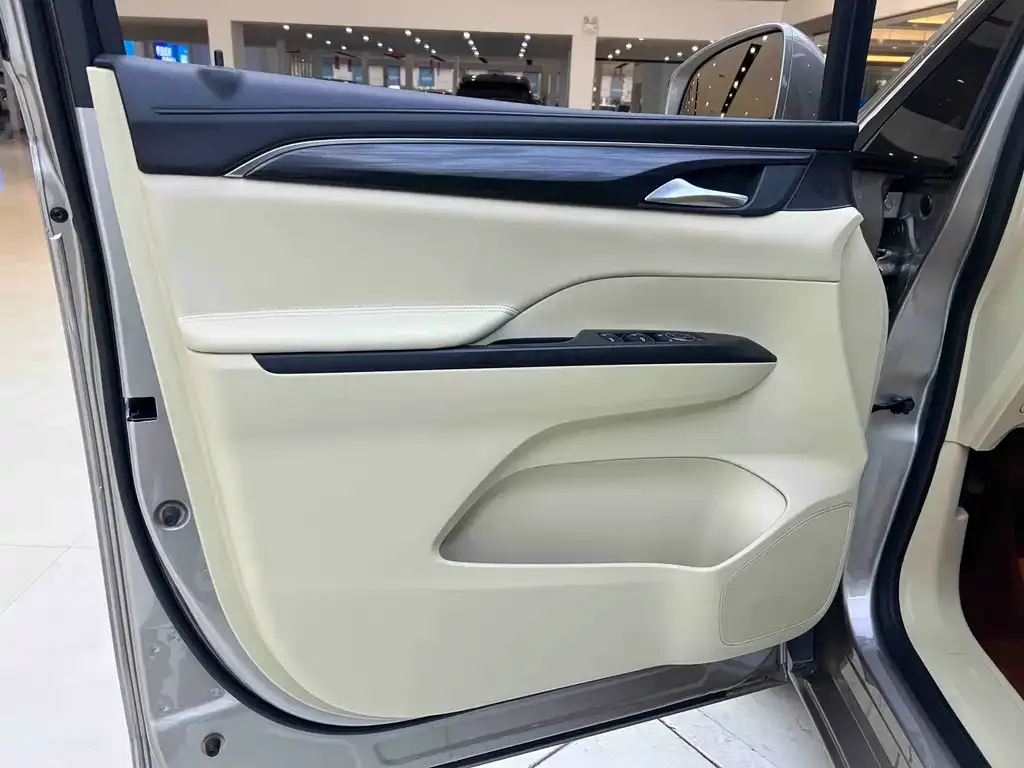 Buick GL8 2023 из CN, фото 3
