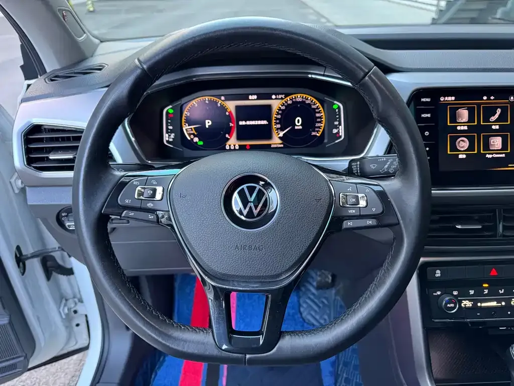 Volkswagen T-Cross — фото 8