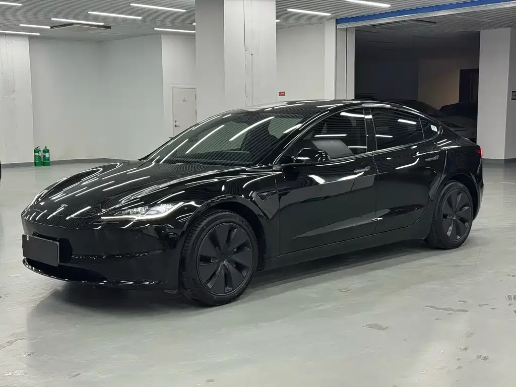 Tesla Model 3 — фото 1
