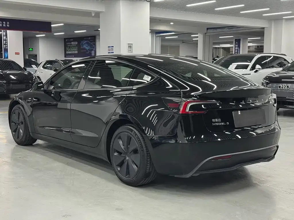Tesla Model 3 — фото 7