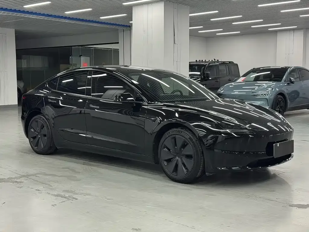 Tesla Model 3 — фото 9