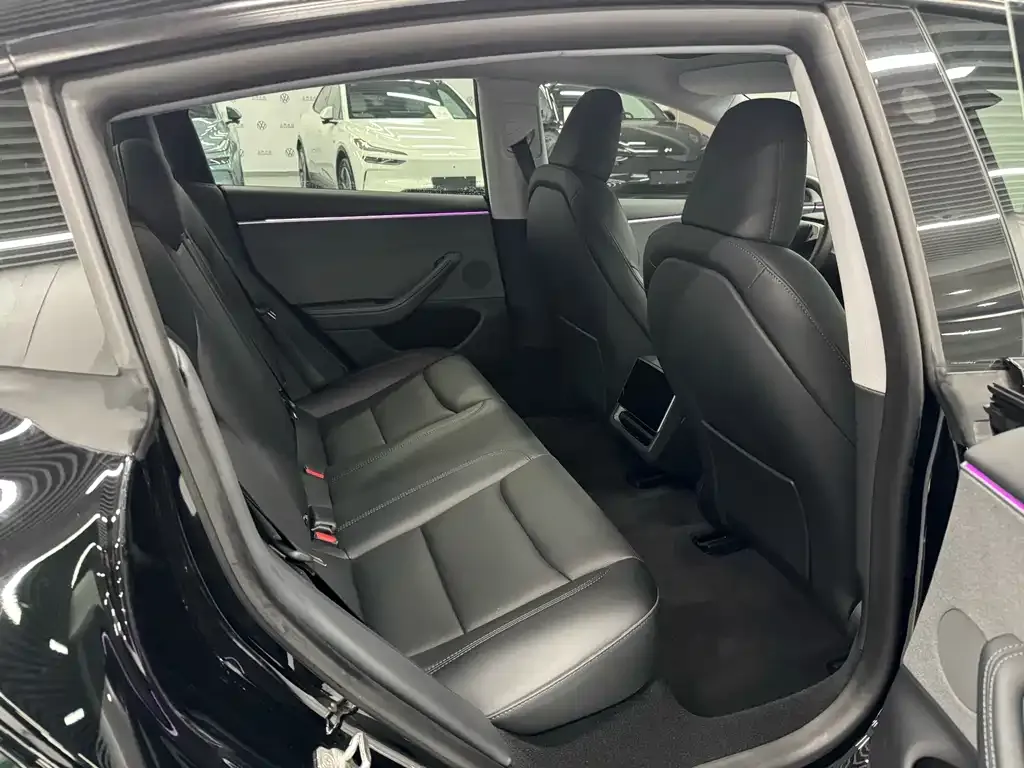 Tesla Model 3 — фото 6
