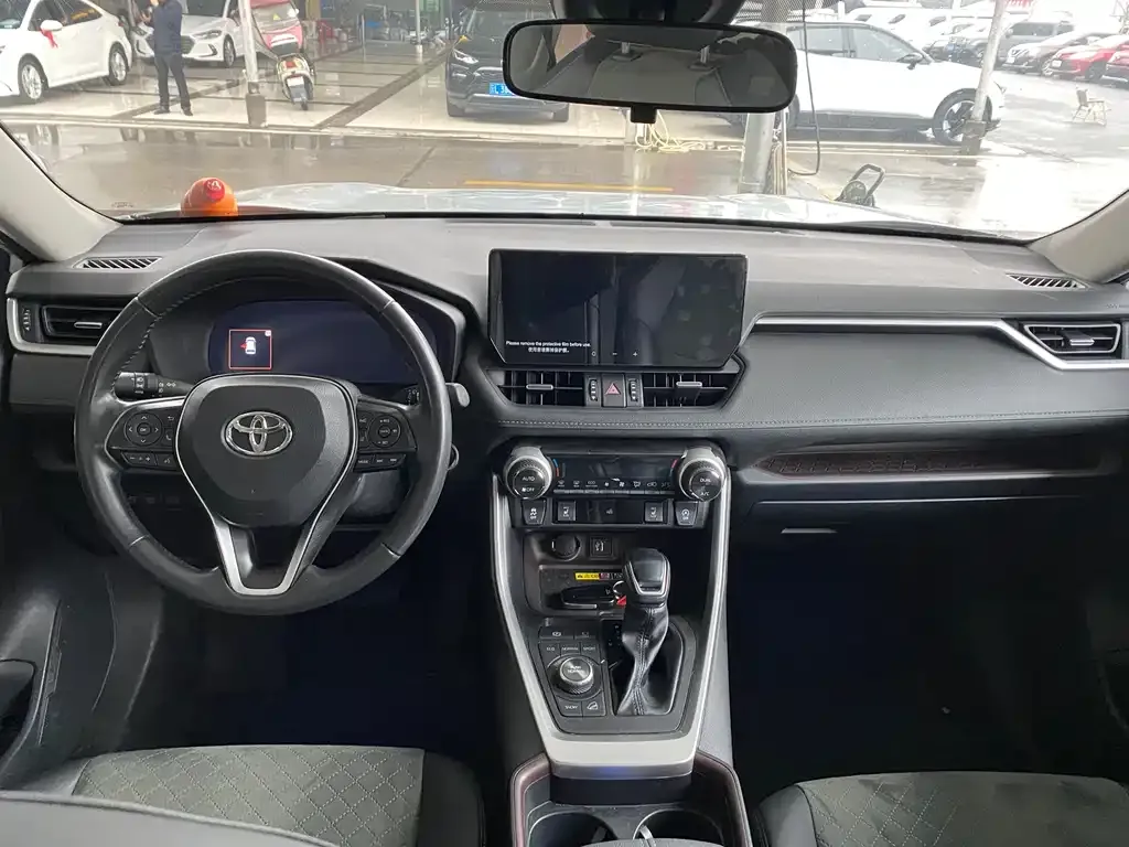 Toyota RAV4 — фото 6