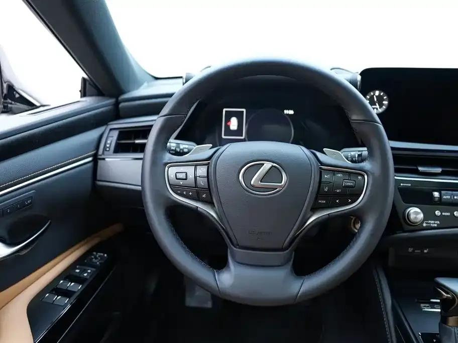 Lexus ES — фото 4