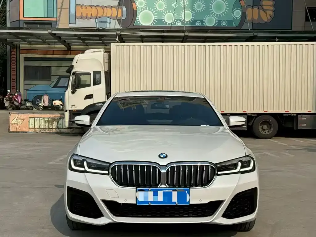 BMW 5 Series — фото 1