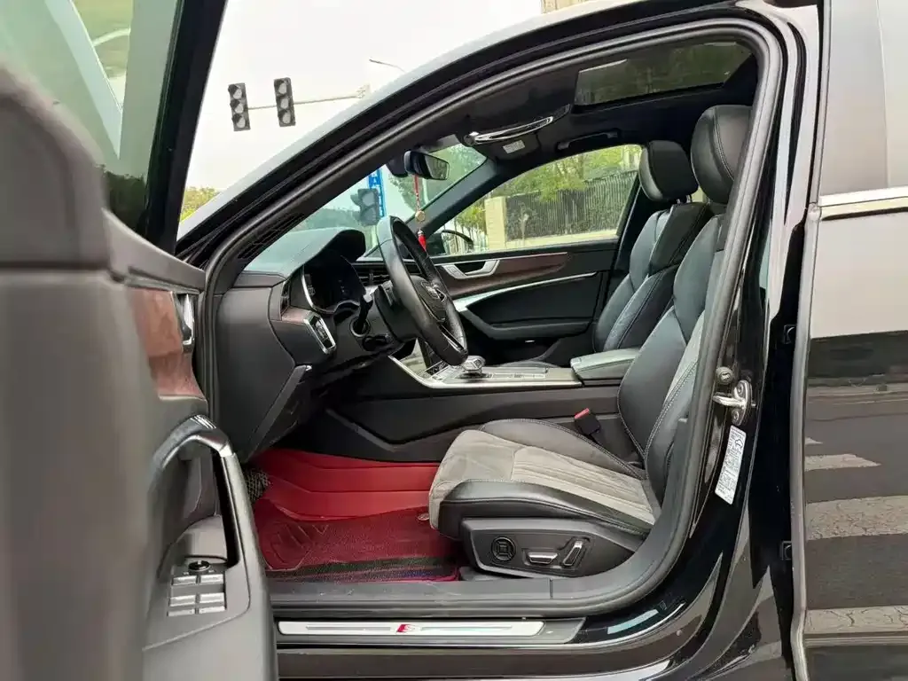 Audi A6L 2023 из CN, фото 2