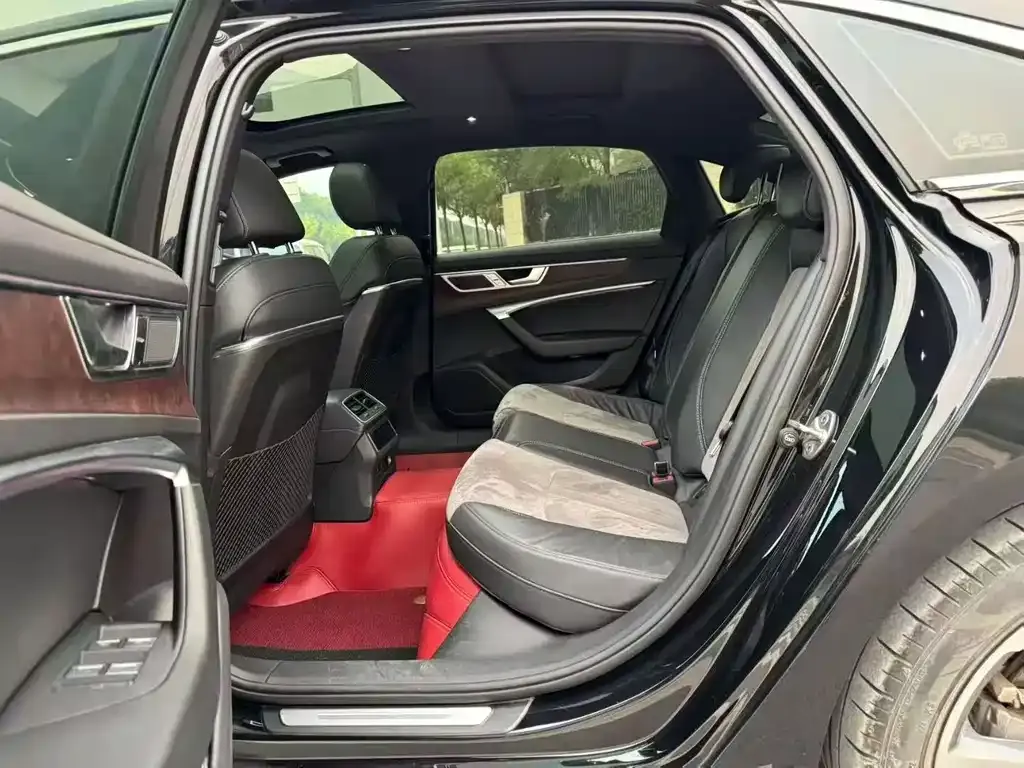 Audi A6L 2023 из CN, фото 4
