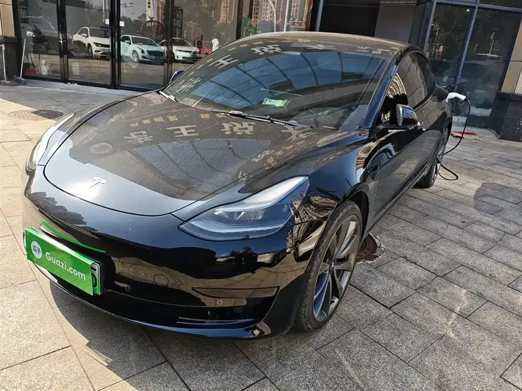 Tesla Model 3 — фото 2