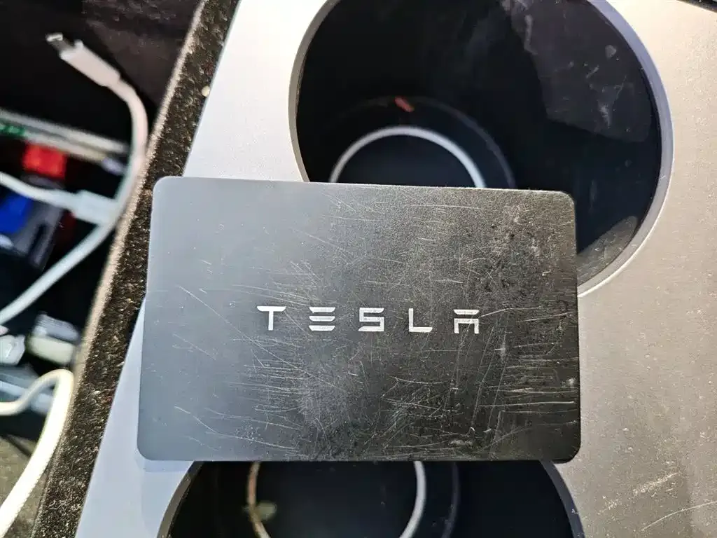 Tesla Model 3 — фото 9