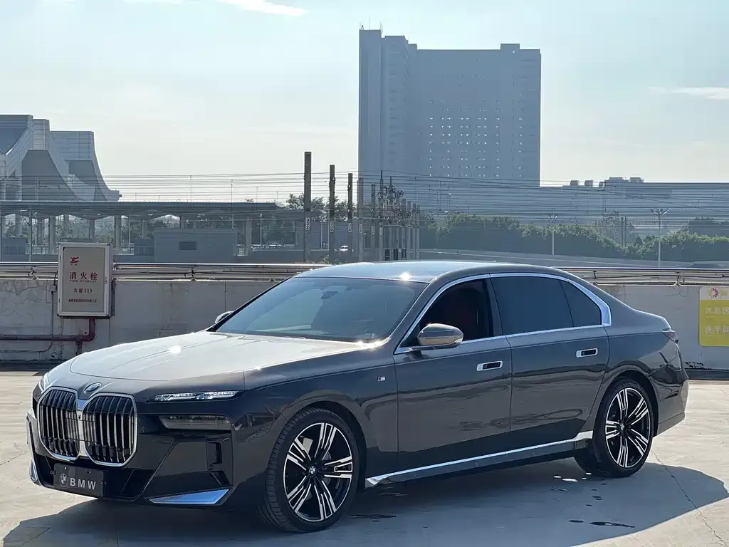 BMW 7 Series 2024 из CN, фото 1
