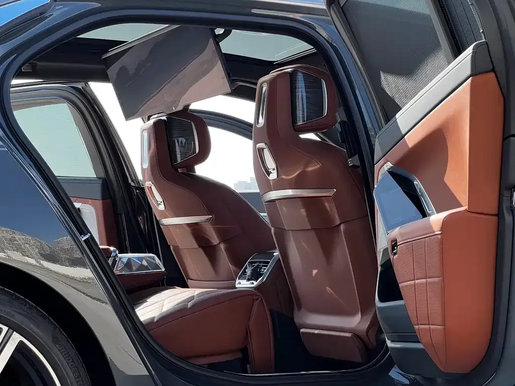 BMW 7 Series 2024 из CN, фото 7