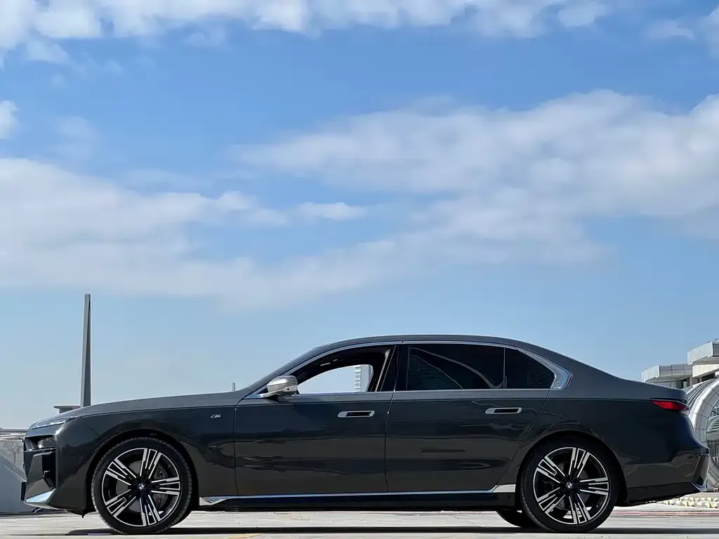 BMW 7 Series 2024 из CN, фото 3