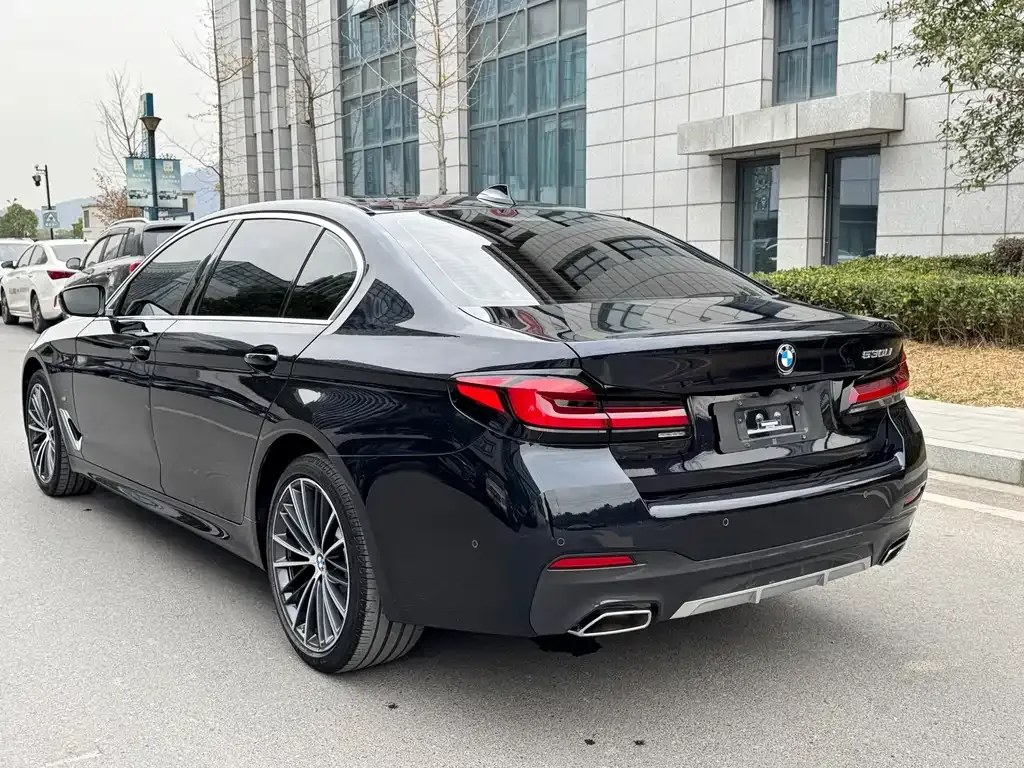 BMW 5 Series — фото 10
