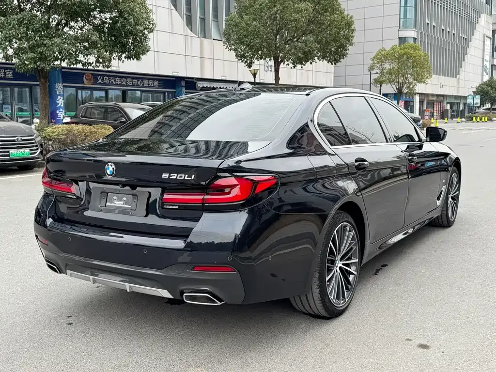 BMW 5 Series — фото 4