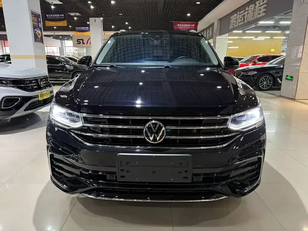 Volkswagen Tiguan L — фото 6