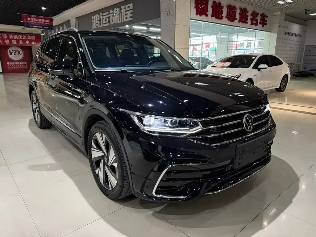 Volkswagen Tiguan L — фото 2