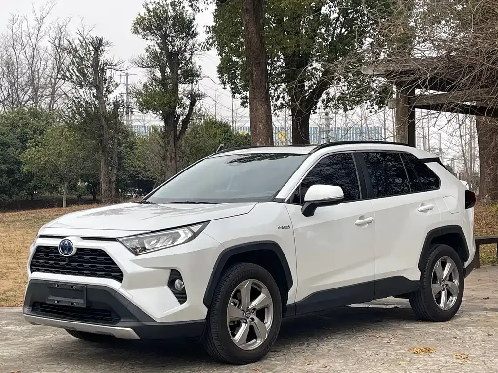 Toyota RAV4 — фото 8
