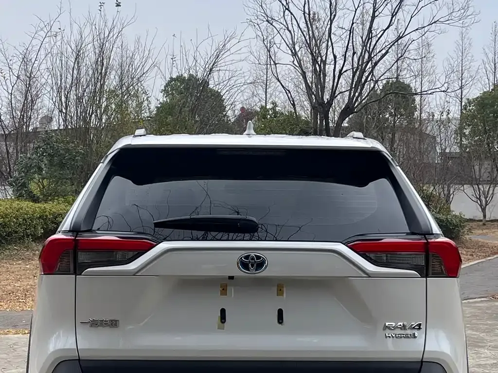 Toyota RAV4 — фото 7