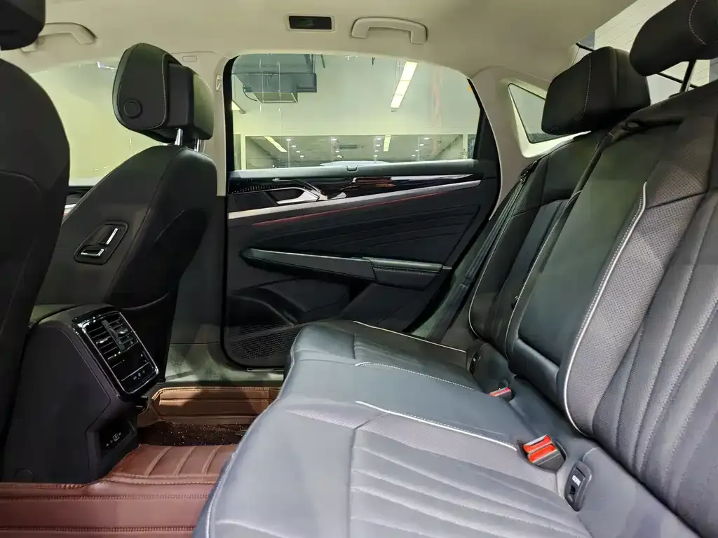 Volkswagen Passat 2024 из CN, фото 4
