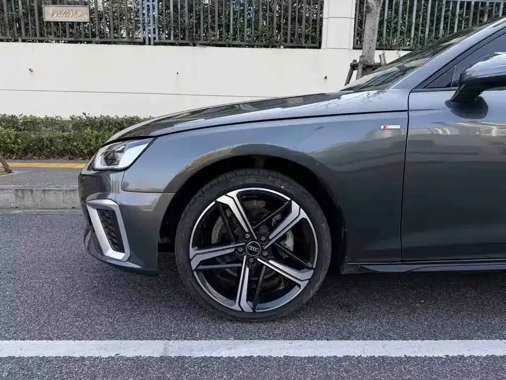 Audi A4L 2024 из CN, фото 3