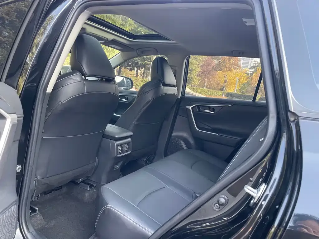 Toyota Wildlander 2022 из CN, фото 10