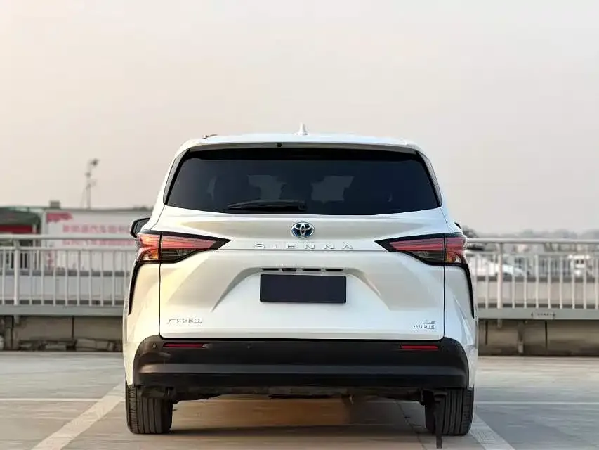 Toyota Sienna 2022 из CN, фото 2