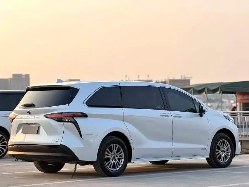 Toyota Sienna 2022 из CN, фото 8