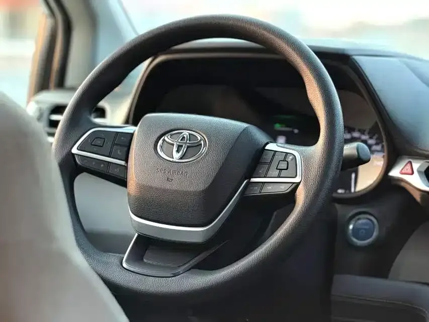 Toyota Sienna 2022 из CN, фото 5