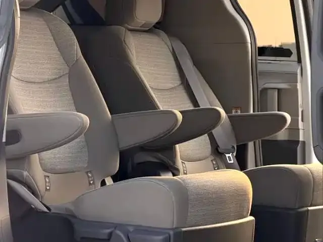 Toyota Sienna 2022 из CN, фото 3