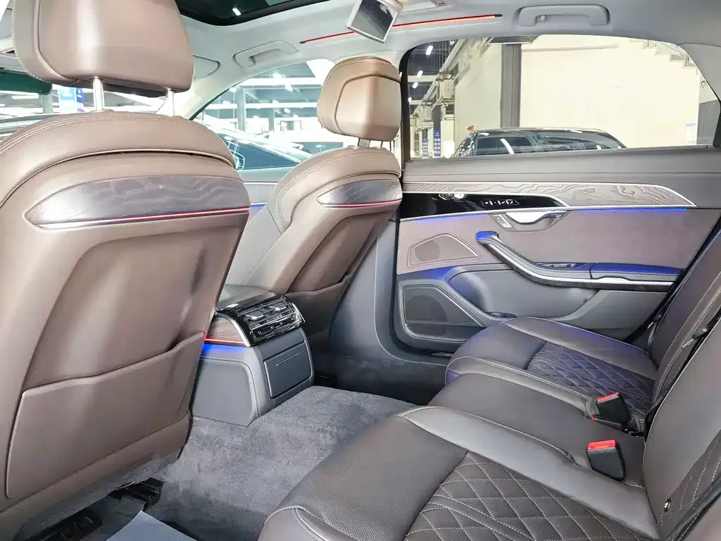 Audi A8 2024 из CN, фото 3