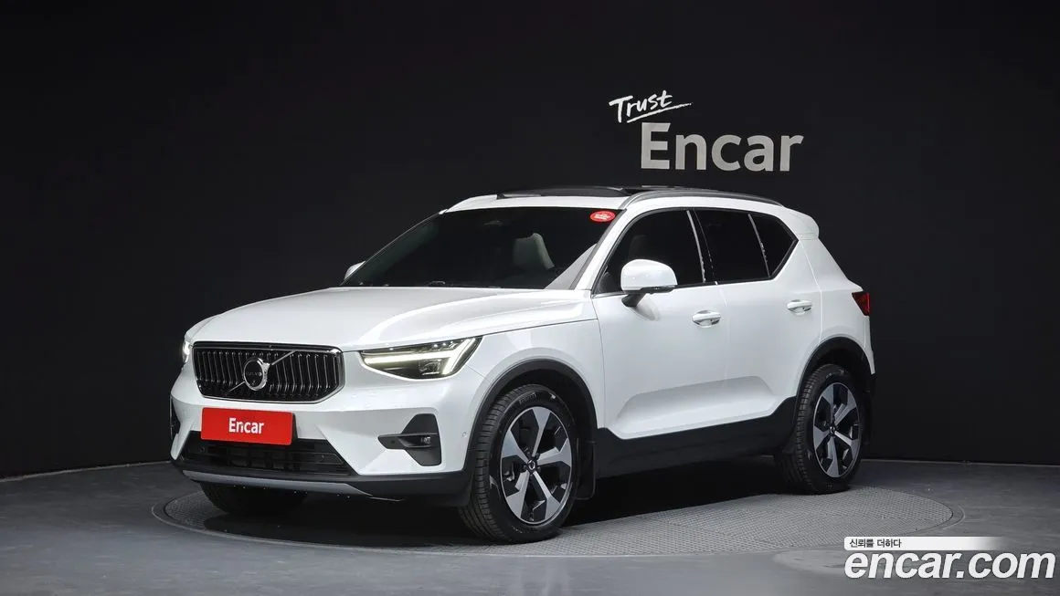 Volvo XC40 — фото 1