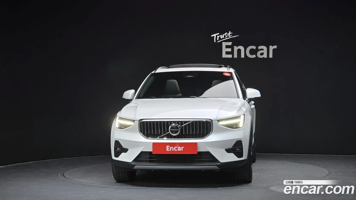 Volvo XC40 — фото 2