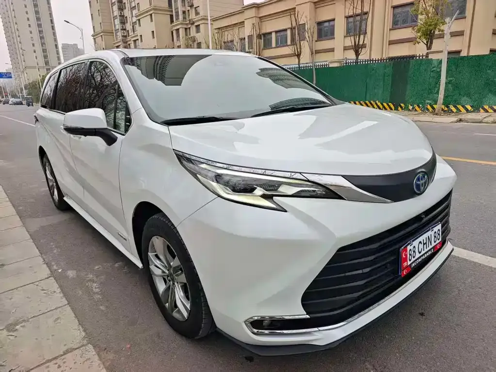 Toyota Sienna — фото 8