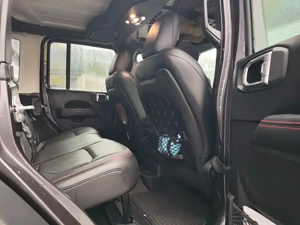 Jeep Wrangler 2023 из CN, фото 4