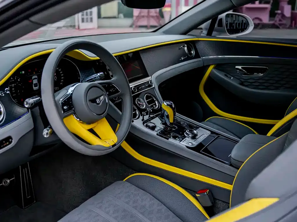 Bentley Continental PHEV 2025 из CN, фото 10