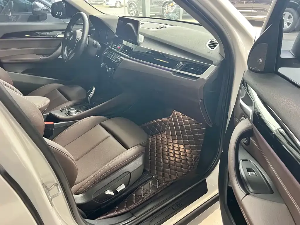 BMW X1 2021 из CN, фото 8
