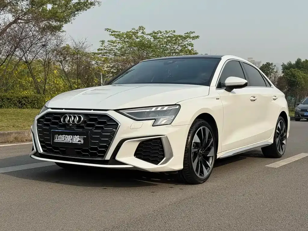 Audi A3 2023 из CN, фото 1