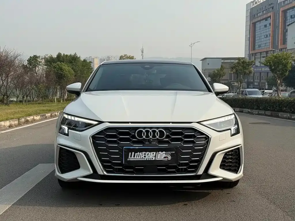 Audi A3 2023 из CN, фото 2