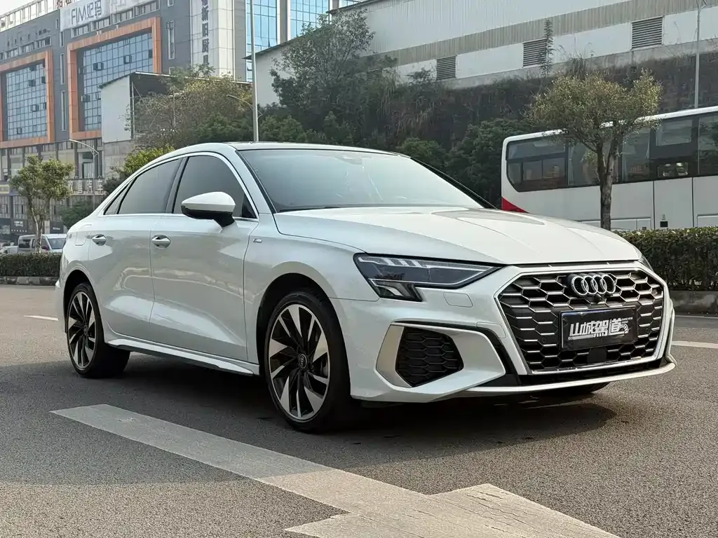 Audi A3 2023 из CN, фото 3
