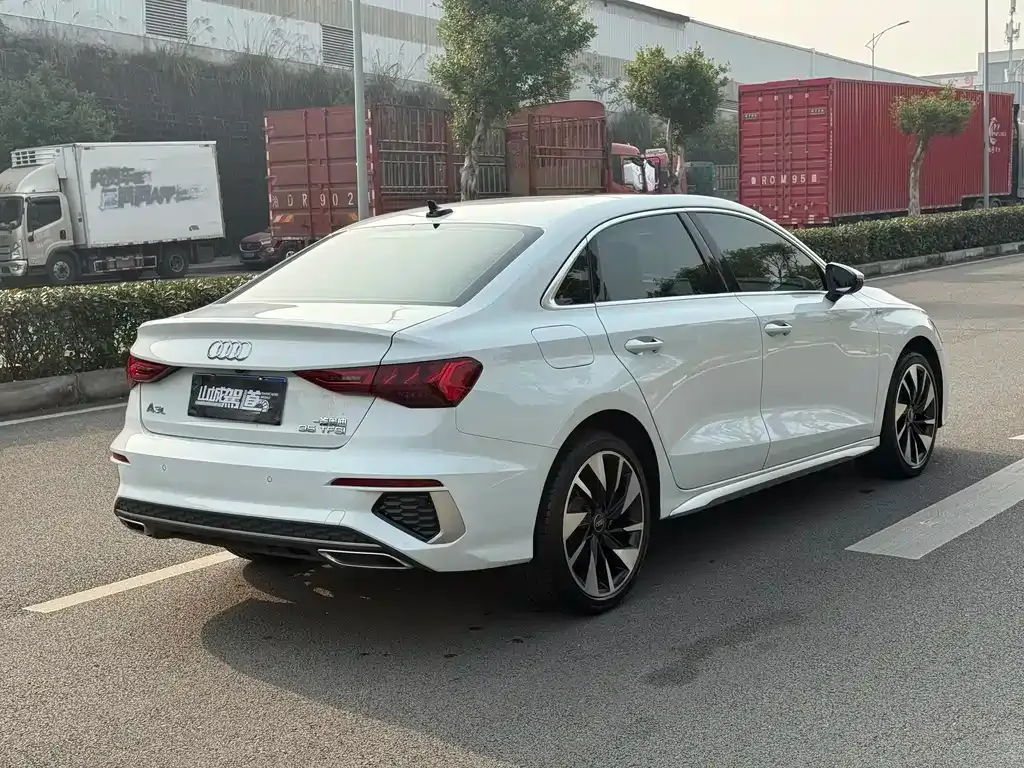 Audi A3 2023 из CN, фото 6