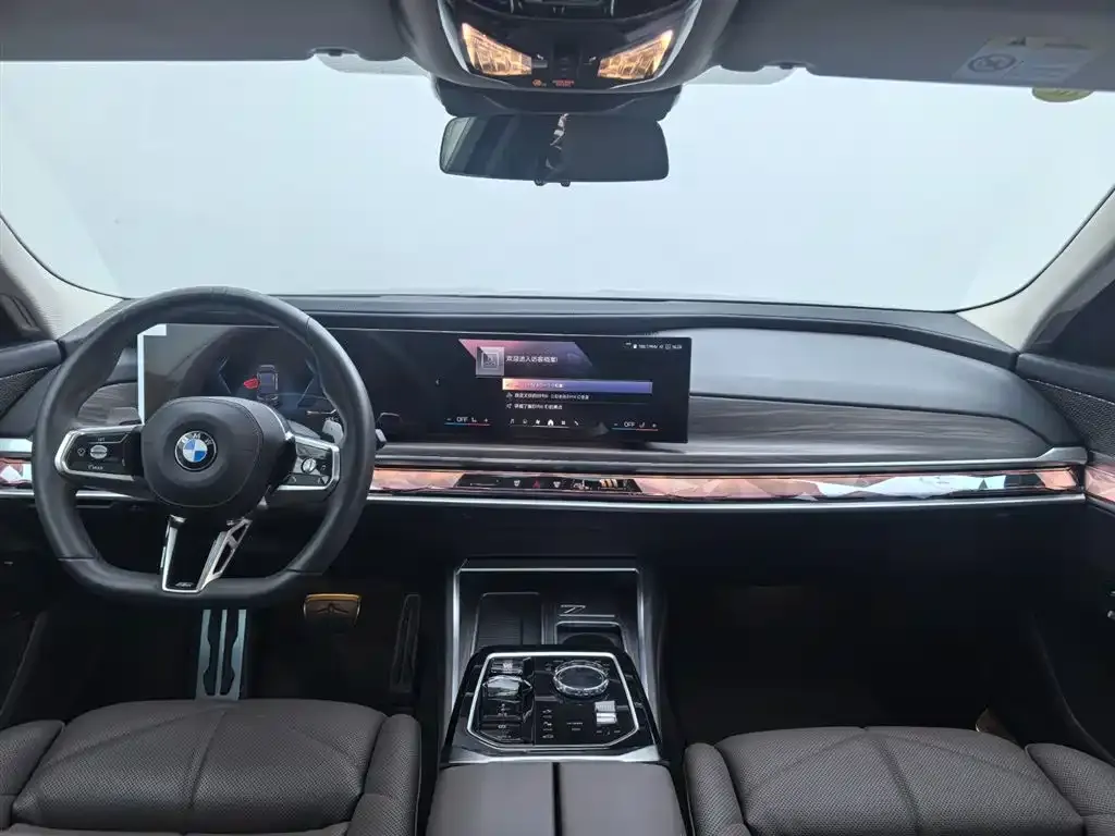 BMW 7 Series — фото 9