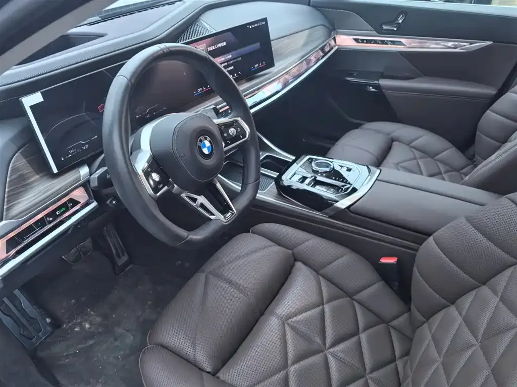 BMW 7 Series — фото 10