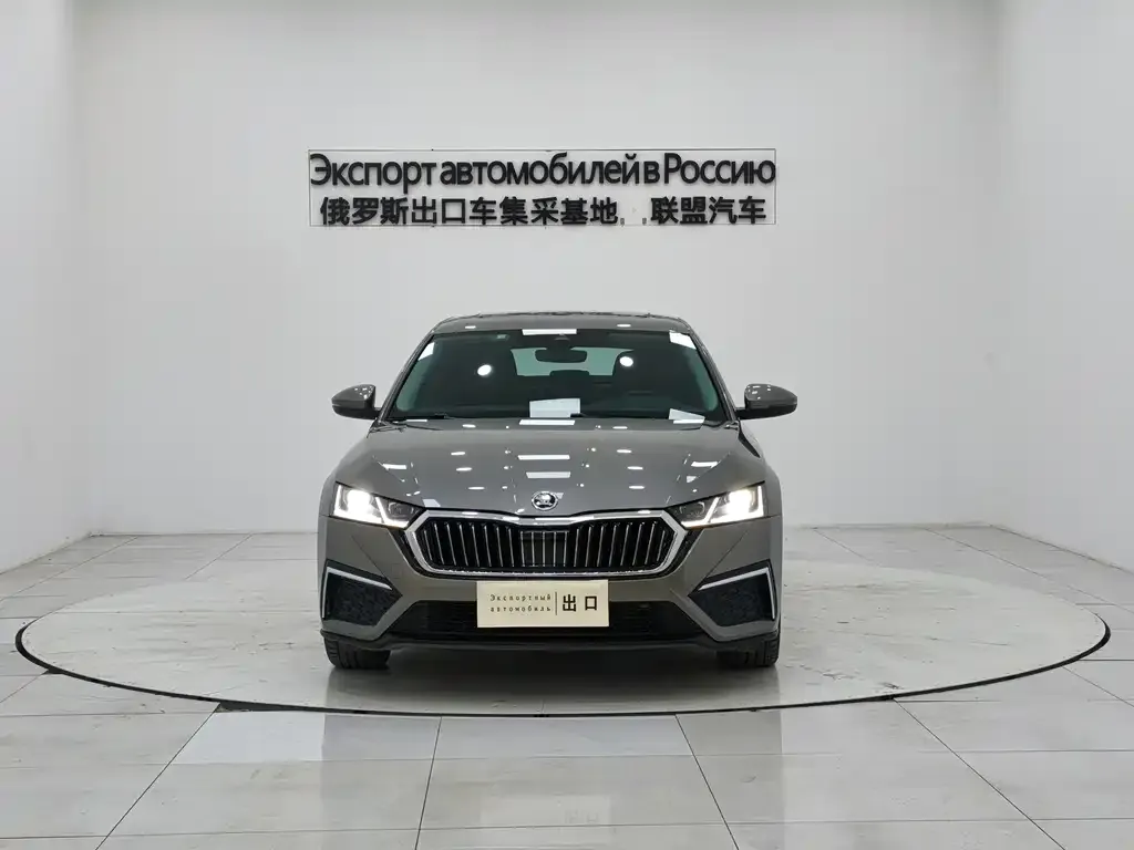 Skoda Octavia — фото 2